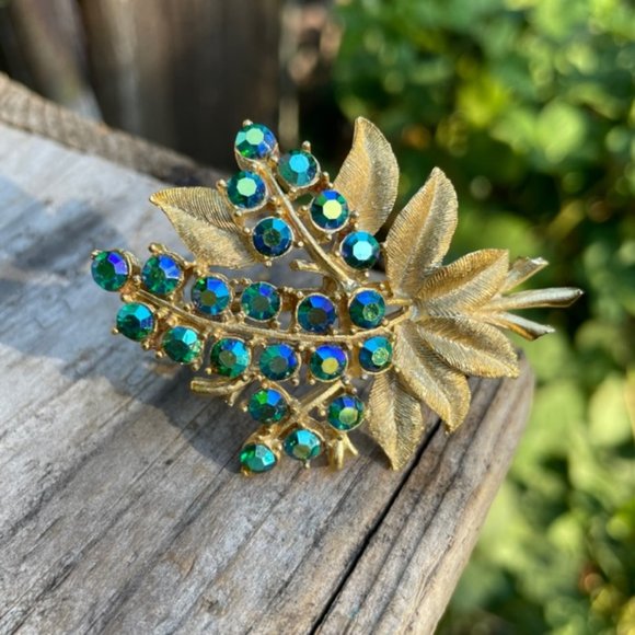 Vintage Rhinestone Pin Blue Green Stones in a Matte Gold Setting - Picture 2 of 11
